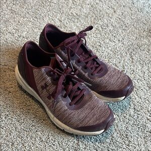 Under Armour Sneakers EUC